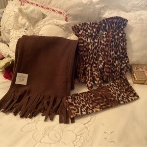 LEAPORD PRINT THINSULATE INSULATION 80 GRAMS GLOVES, EAR BAND & SCARF